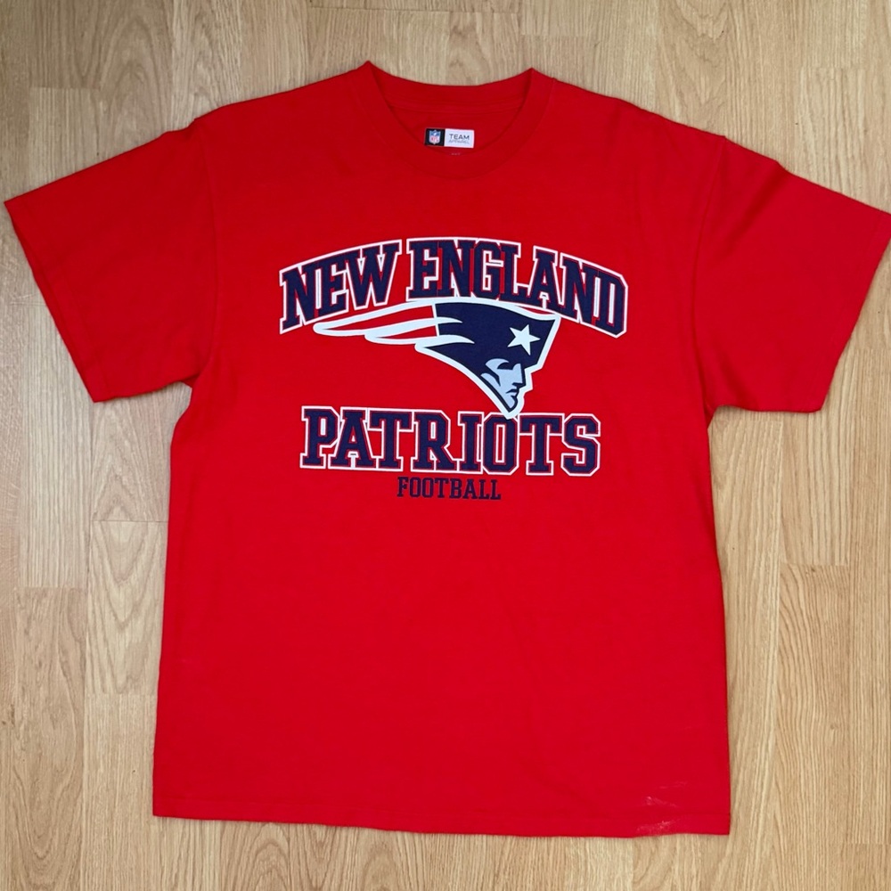 NFL New England Patriots Shirt Large Red Logo Tee Football Fan Gear
